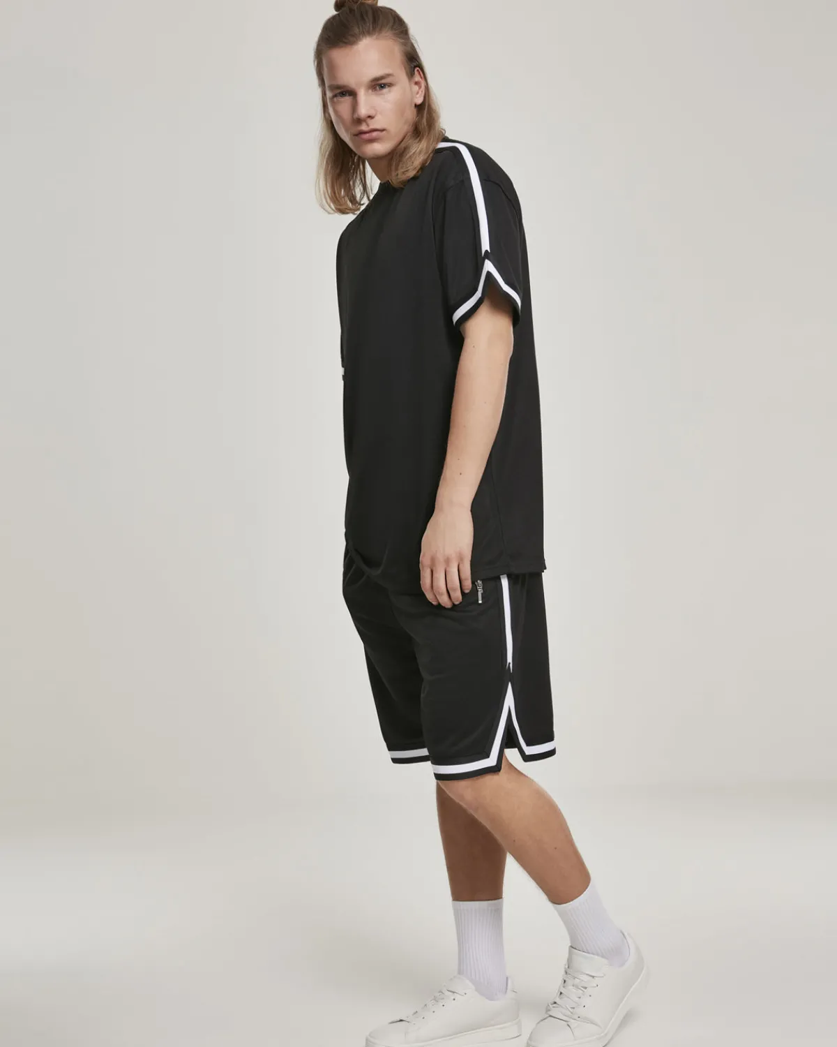 Urban Classics Stripe mesh shortsit - Musta/Valkoinen New