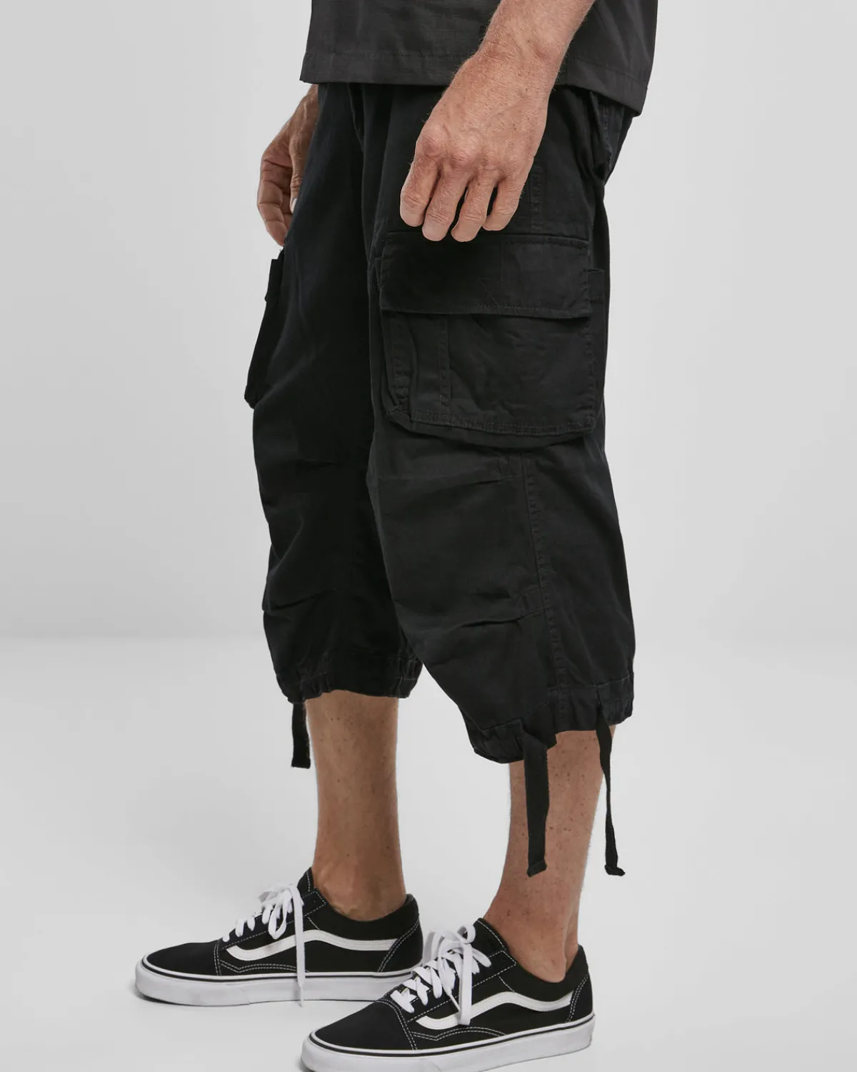 Brandit Urban legend 3/4 reisitaskushortsit - Musta Outlet