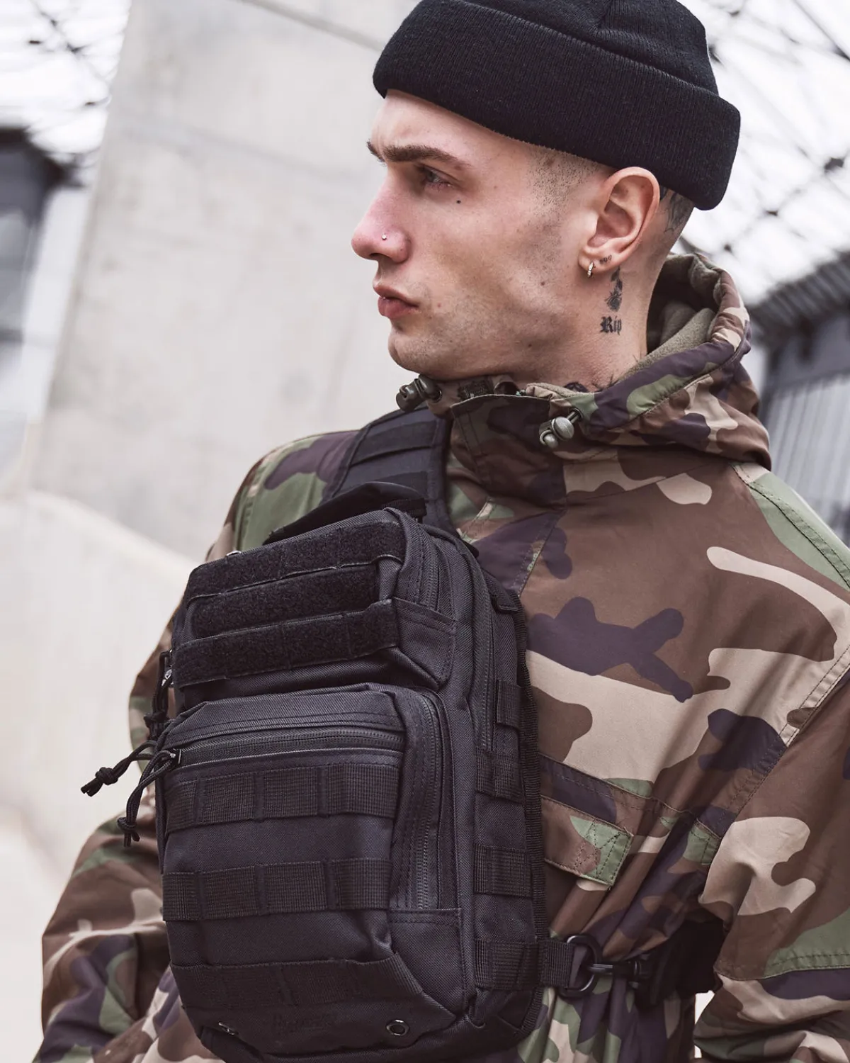 Brandit US Cooper Sling reppu - Musta Black Outlet